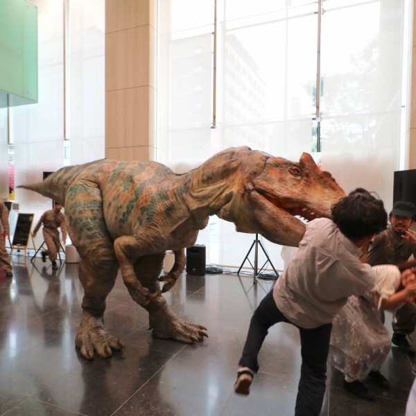 世界一受けたい授業 The Live 恐竜に会える夏 マリンメッセ福岡で開催 一足早くアロサウルスがfbsに登場 フクオカーノ