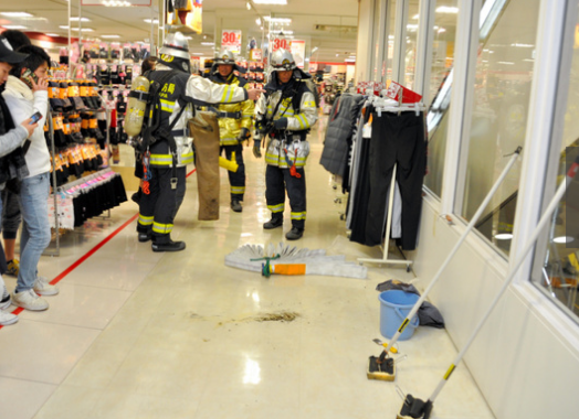 福岡市博多区 博多バスターミナルビルの しまむら で タバコの不始末が原因とみられる火事が発生 福岡県ニュース速報