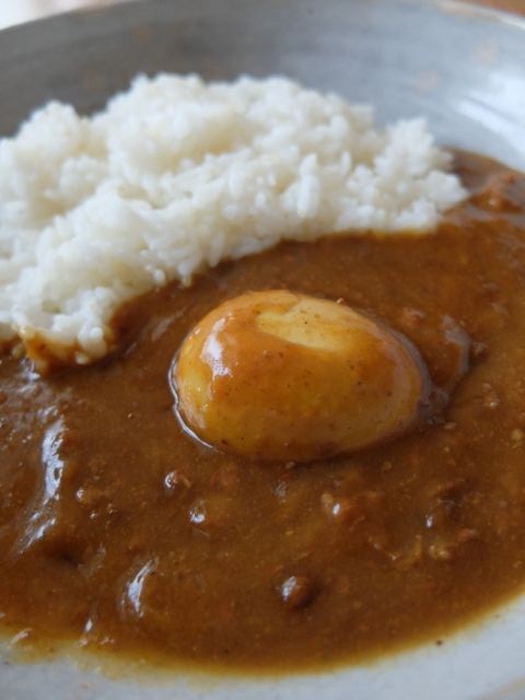 ゆで卵がまるごと入ってる まるごとうちのたまごカレー 普及畜産チャンネル