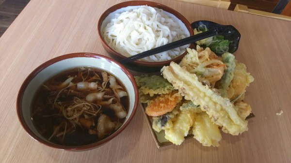 栃木県 小山市 ぶらす屋製麺所 小山店 もうすぐ閉店シリーズ １お蕎麦かうどんを頼むと天ぷらが食べ放題というお店 大食いグルメなランチ