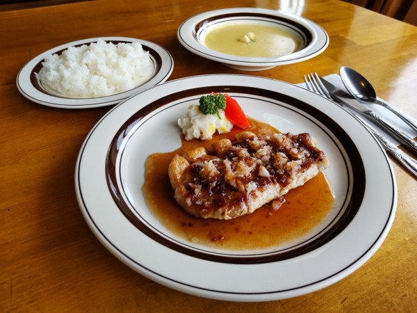 茨城県 つくば市 グルメ 筑波山の入り口に在る洋食屋さんの日替わりポークソテーランチ 大食いグルメなランチ