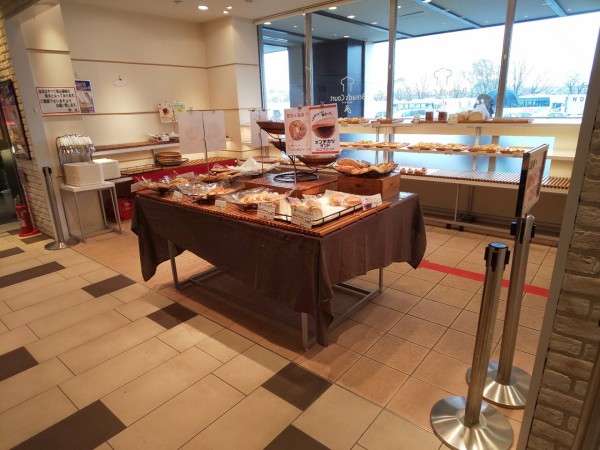 茨城県 笠間市 友部sa 下り 春先のパンタベリー物語 ５ 高速サービスエリアのパン屋さんです 大食いグルメなランチ