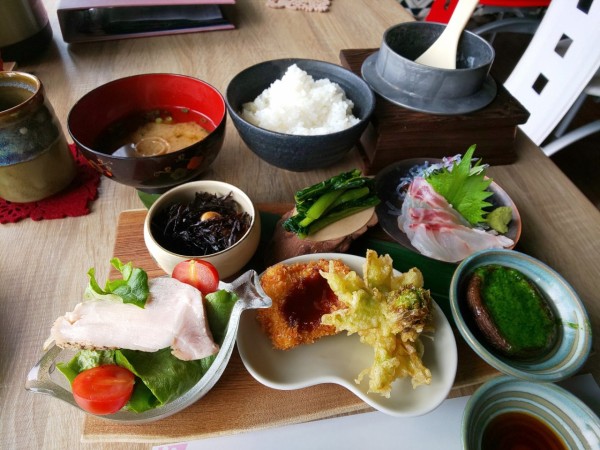 茨城県 牛久市 ごはん処 庵 Un 銀シャリの釜戸御飯が食べられて 庭にロバやアヒルもいる新店です 大食いグルメなランチ