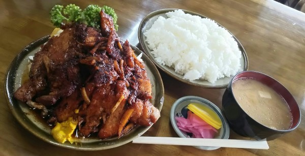 栃木県 鹿沼市 味の店 さつき デカ盛りな豚ロース スタミナ焼き定食 大食いグルメなランチ