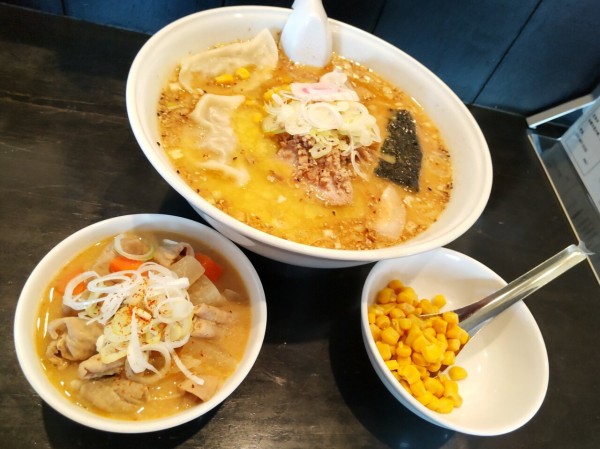 茨城県 つくば市 自家製麺 名無し 美味しい自家製麺の味噌バターコーンラーメンと もつ煮 大食いグルメなランチ