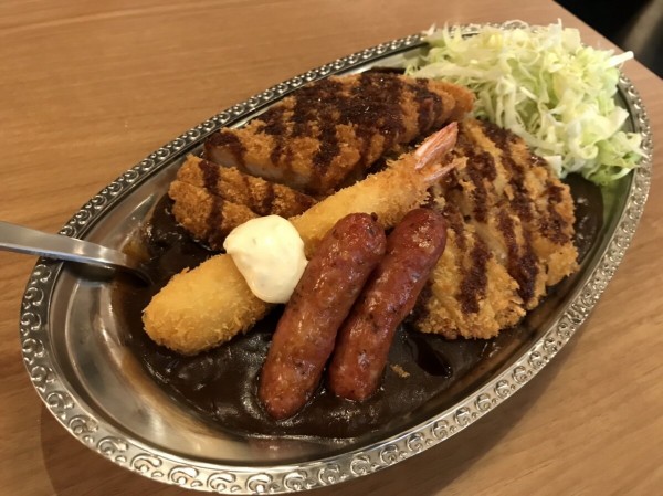 茨城県 つくば市 金沢カレー研究所 つくば店 あの金沢ゴーゴーカレーが つくばでも食べられるように 1キロ級の全部のせ 21年新店 ８ 大食いグルメなランチ