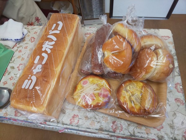 栃木県 宇都宮市 文明軒 工場直売激安のパン屋さんでジャンボ食パンやラーメンパン等々購入 大食いグルメなランチ