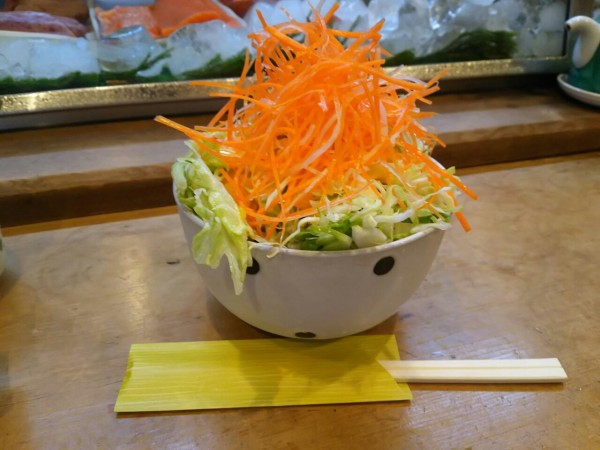 つくば市 誠寿司 体質を海鮮で改善 ２ お得な海鮮丼と 大盛りサラダと 溢れそうな味噌汁 大食いグルメなランチ