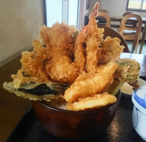 流山市 すずき 千葉県で運命的に出会った 天丼のデカ盛り 大食いグルメなランチ