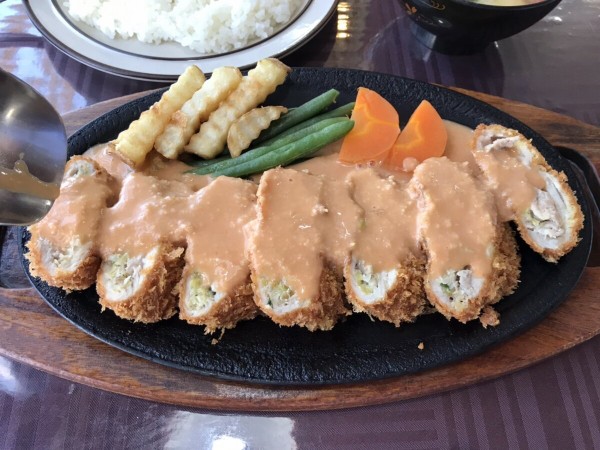 茨城県 鹿嶋市 レストラン野口 餃子 の餡が入ったオリジナルとんかつ定食 大食いグルメなランチ