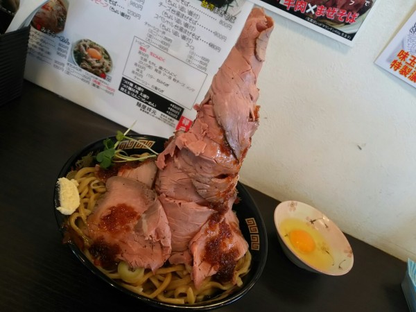栃木県 真岡市 麺屋 祥元 山盛り盛りなレッドマウンテン ローストビーフまぜそば 大食いグルメなランチ