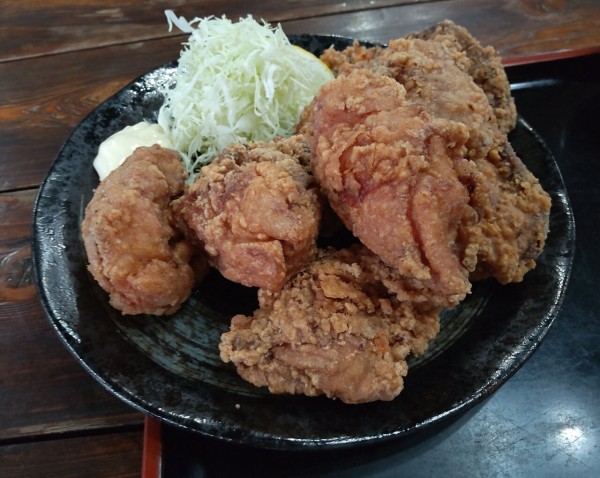 茨城県 古河市 良花 山盛りの唐揚げ定食が どんぶり飯で腹パン 大食いグルメなランチ