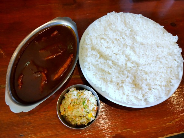 千葉県 柏市 ヒマラヤユキノシタ 黒くて濃い 味わい深く美味しいカレー 大食いグルメなランチ