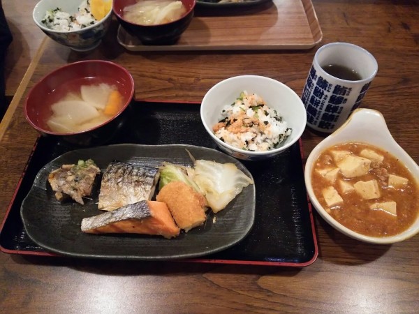 千葉県 印西市 とりのごん助 居酒屋の唐揚げが うまうまなバイキングです 大食いグルメなランチ