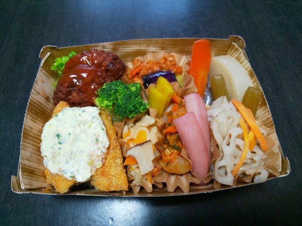 茨城県 つくば市 香色茶坊 彩り10品目のベジタリアンハンバーグ弁当 新型コロナウイルス対策 お弁当テイクアウト作戦 ６ 大食いグルメなランチ