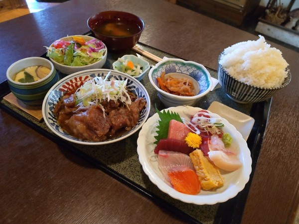 栃木県 宇都宮市 月のうさぎ 週末金夜 土昼夜 日昼のみやられている定食 大食いグルメなランチ