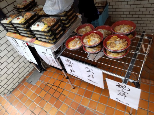 東京都】【千代田区】【岩本町】「こし庵」ネタの良い海鮮丼定食が900