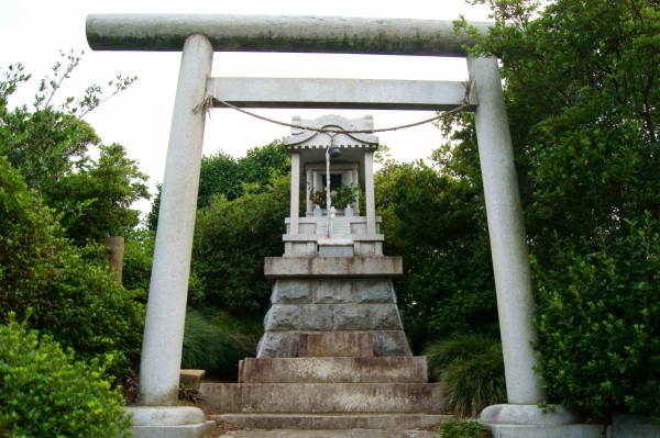 鶴姫神社 こまちの通り道 オオカミ像を求めて