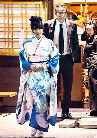 芸能 ローラ 泡姫風 のキモノ姿に批判殺到で速攻削除 薄っぺらな言い訳 えっちぃ速報 芸能 ローラ 泡姫風 のキモノ姿に批判殺到で速攻削除 薄っぺらな言い訳 えっちぃ速報