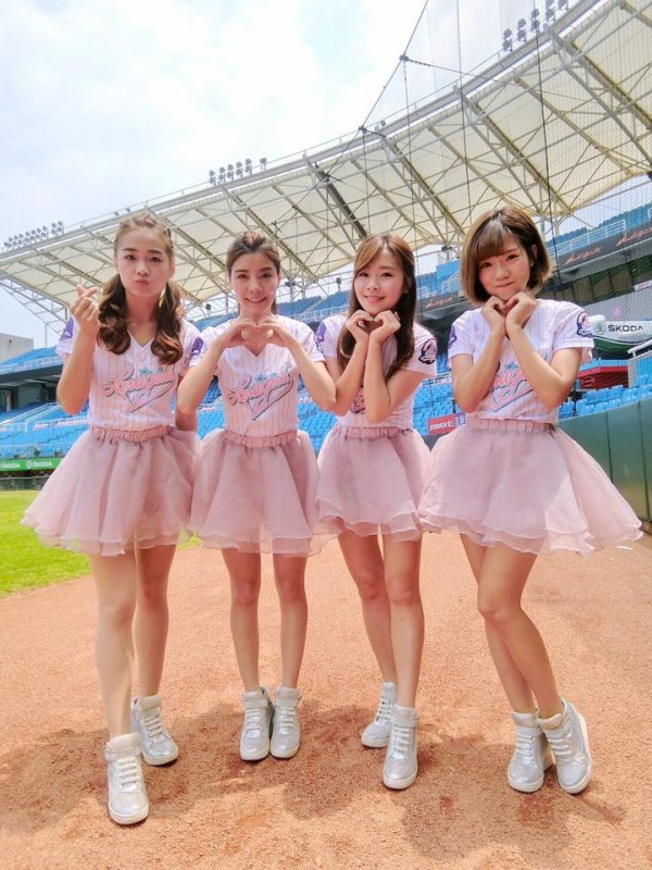 2017 可愛すぎる台湾チアリーダー「LamiGirls」 : ONE STEP NEWS