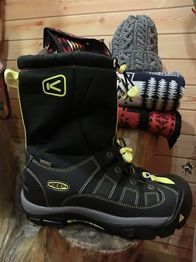 こんな寒い雪の日に キーン KEEN WINTERPORT II ウィンターポート2