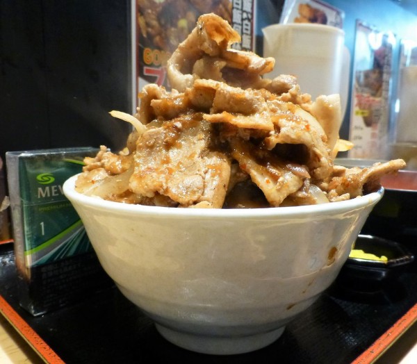 三宮の 脂屋 肉八 で デカ盛りソースかつ丼 Gakudaiの週末はデカ盛り