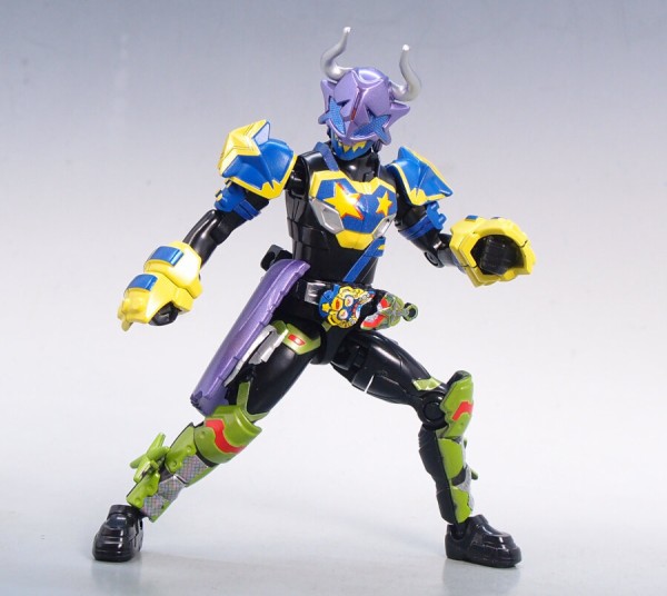 Amazon | 装動 仮面ライダーギーツ ID 4 Feat. 装動 仮面