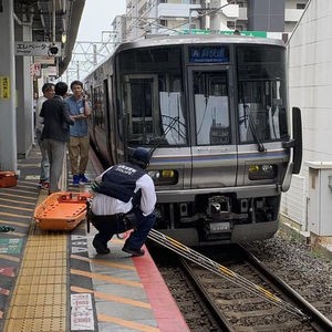 遅延情報まとめ 琵琶湖線 南草津駅で人身事故 Jr京都線jr神戸線遅延 ブルーシートある 5 14 Ikuji85