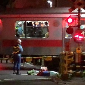 一部グロ注意 Twitter現場画像 昨夜遅く 東急東横線 都立大学駅 自由が丘駅間で人身事故 Ikuji85