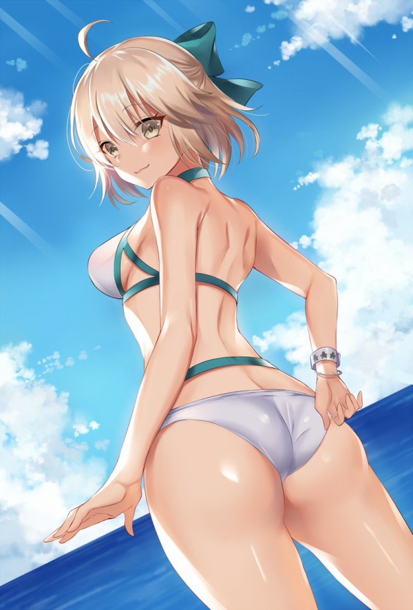 Fgo はりもじ先生が描いたお尻と太ももがめっちゃセクシーな水着沖田さん あまりにも振り向き顔が可愛すぎて惚れちゃう Fateなう
