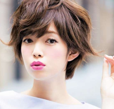 佐藤栞里 斜視でブサイクだから嫌い 性格はどうなんだろう
