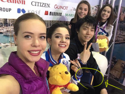 画像 羽生結弦さん腐女子のメドベデワ ロ さんからプレゼント貰う ガールズ速報 がるそく