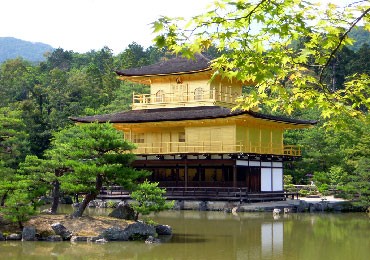 金閣寺（鹿苑寺）の上棟式が行われる（新暦5月13日） : ガウスの歴史を