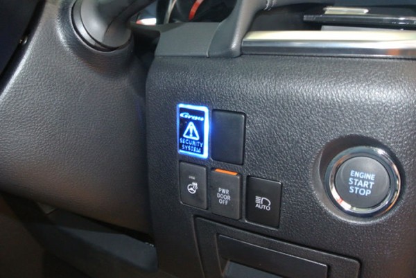 30ヴェルファイア カーセキュリティを施工しました ガレージバウムの作業日記