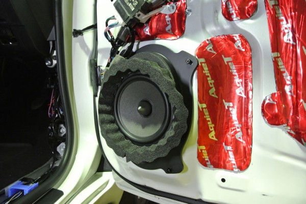 ランドクルーザー0 フロントスピーカー交換 サブウーファー取付 ガレージバウムの作業日記