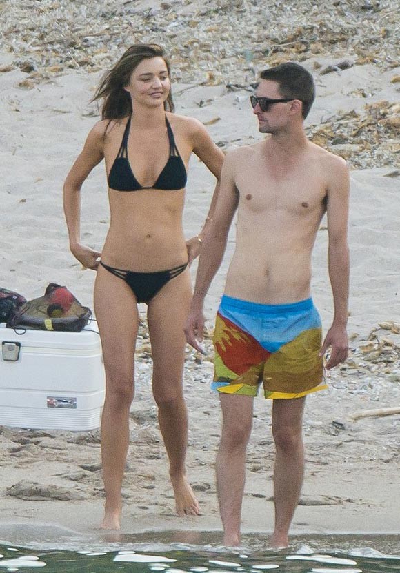 画像 ミランダ カーさん おっぱいポロリしてしまうｗｗｗ げ せわニュース速報