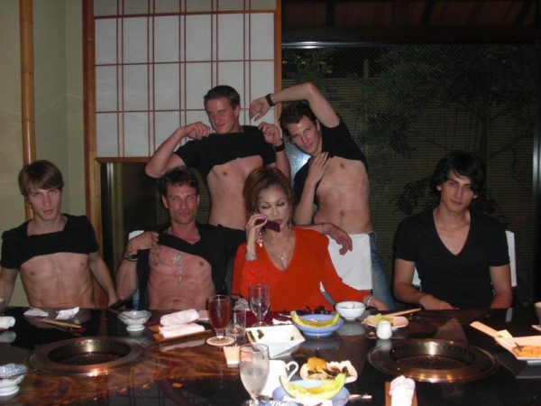 叶恭子さんの乱交前の写真が流出ｗｗｗｗｗ げ せわニュース速報