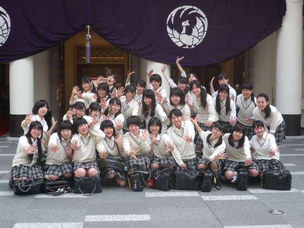 女子高生集合写真パンチラ 