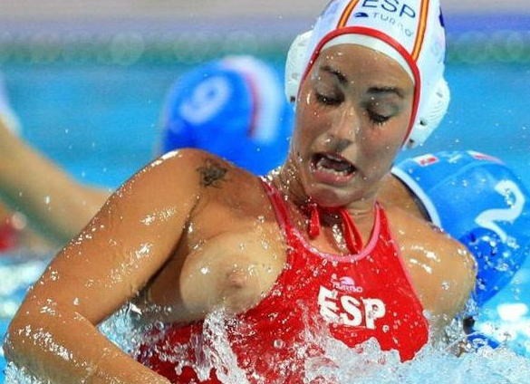 スポーツ乳首ぽろり 