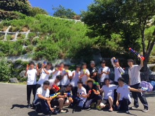 夏だ 水鉄砲で遊ぶぞ 不登校365日24時間 フリースクール元気学園 ブログ