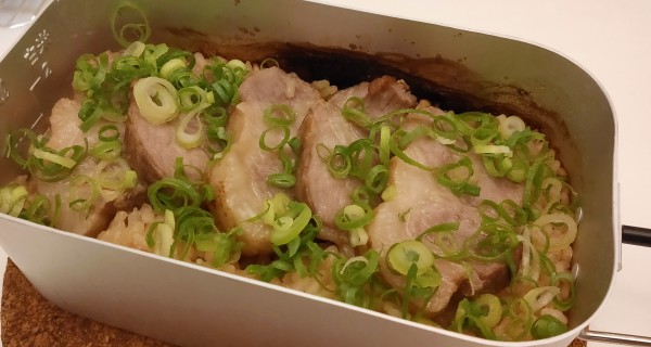 自家製チャーシュー丼 メスティン アルスト 飯盒炊飯 Yakumoスーパースペシャル Yakumo
