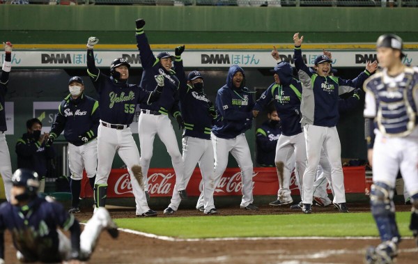 ヤクルト 5時間超の死闘を制し日本一決定 巨人ファンも祝福 Giants Pride 巨人なんjまとめ