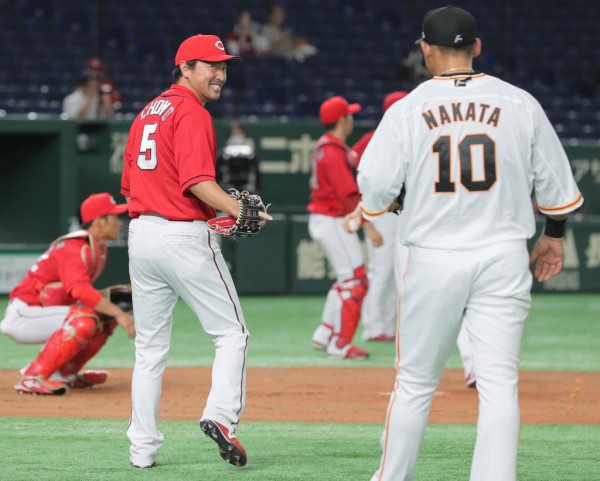 巨人 長野 中田翔に駆け寄りグータッチ ファン感動 Giants Pride 巨人なんjまとめ