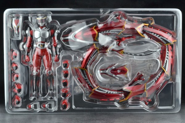 【未開封】S．H．フィギュアーツ 仮面ライダー龍騎＆ドラグレッダーセット Amazon.co.jp: TAMASHII NATIONS S.H.フィギュアーツ 仮面