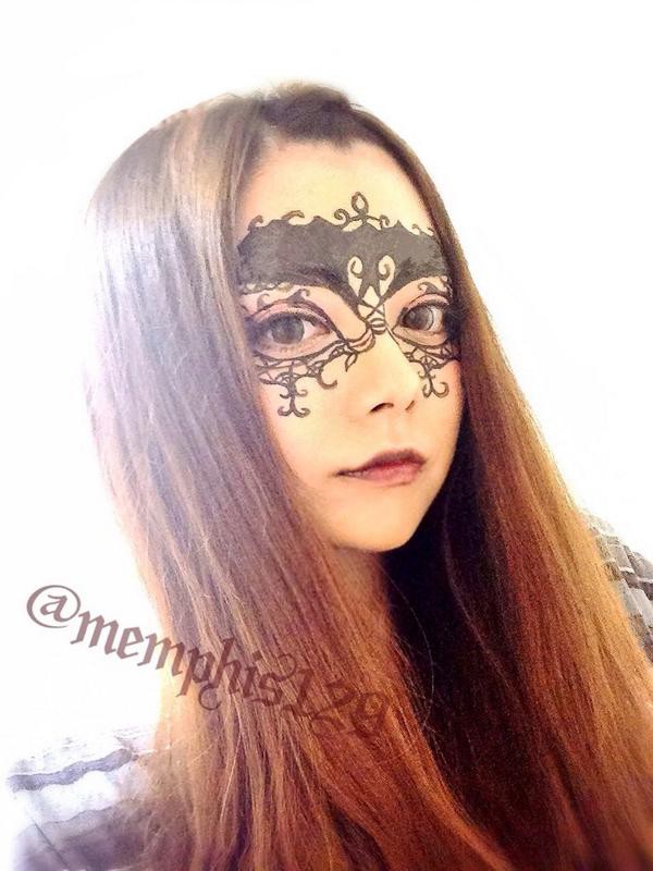 自撮り 美人ナース カラコンぺろっと入れただけでこんなに可愛いのってムカツクよね ブスは私の歩く道に赤絨毯敷いてくれない 画像あり Gの旋律