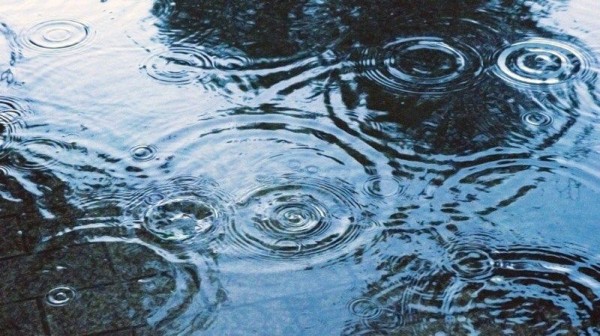 ワイ 雨ホンマ嫌いや みんな むしろ好き 休日の雨大好き 寝る前の雨最高や ゴールデンタイムズ