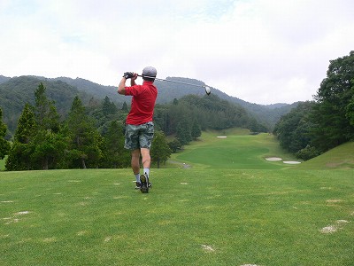 ゴルフコースで 学ぶ真っ直ぐ飛ばすコツ ゴルフスポーツ