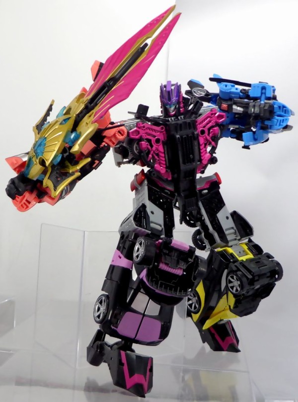 メガトロニア「この世界を支配するのは女帝と全ての女達よ！」（タカラ 