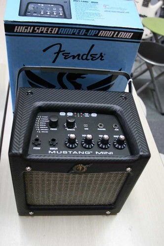 小型最強アンプ FENDER MUSTANG MINI ムスタングミニ 宅練 宅録 女子に 