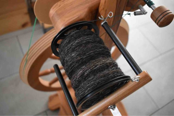 原毛から糸へ、糸から作品へ ー2本撚り双糸完成ー : GRAPPONIA BLOG